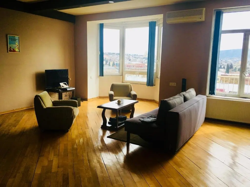 Тбилиси: Luminous Apartment