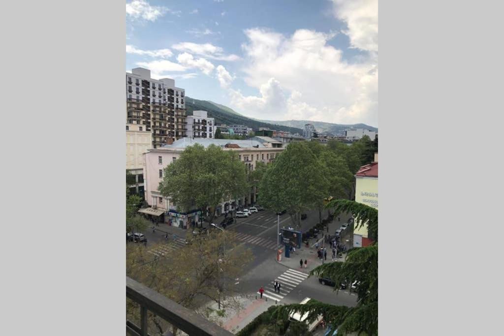 Тбилиси: 23 Avenue I. Chavchavadze