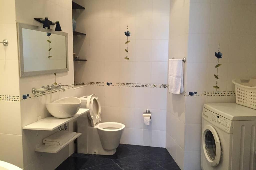 Тбилиси: 23 Avenue I. Chavchavadze