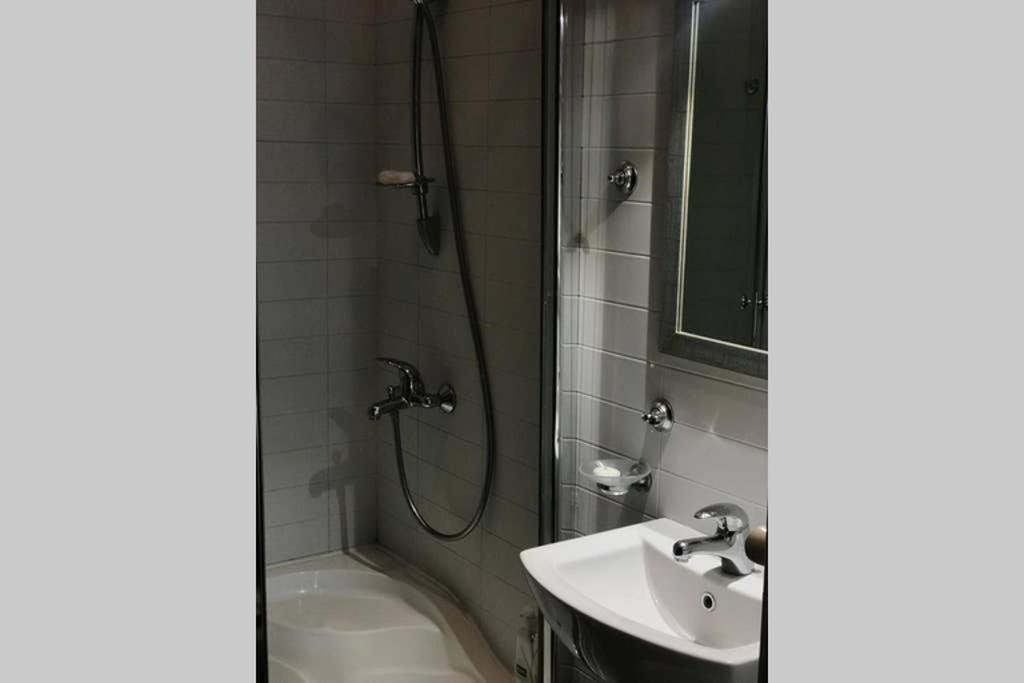 Тбилиси: 23 Avenue I. Chavchavadze
