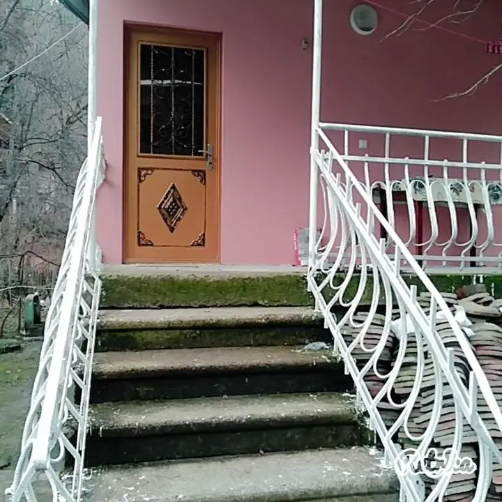 Тбилиси: House Borjomi