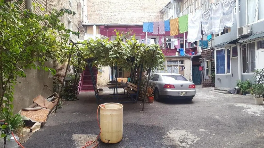 Тбилиси: Kogho's Leonidze Street 12 Apartments