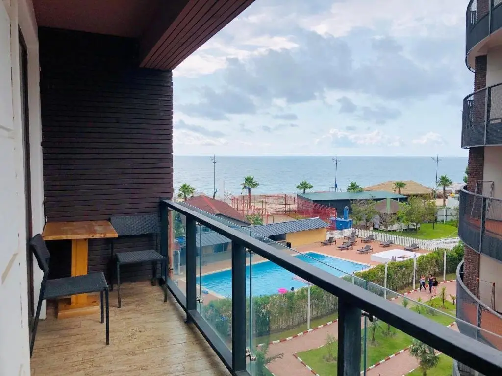 Батуми: 1 Bdr apartment in Gonio, sea view, 4fl