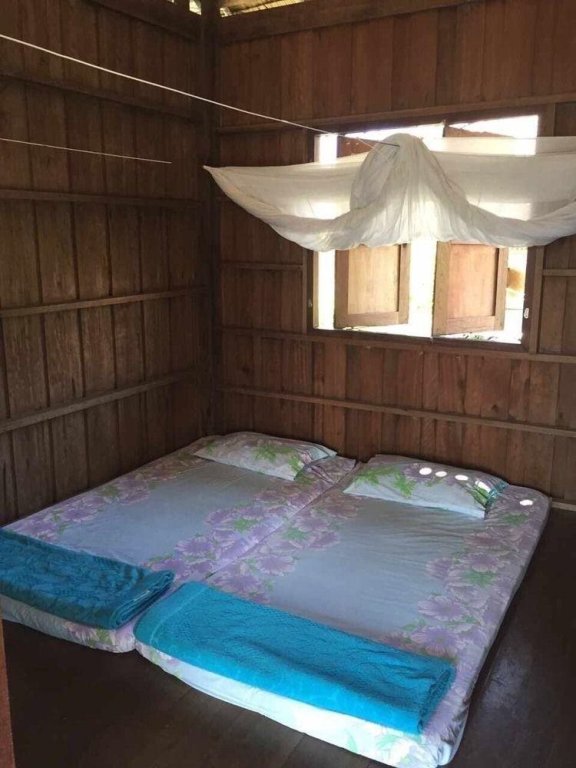 Канчанабури: Tamarind Raft House