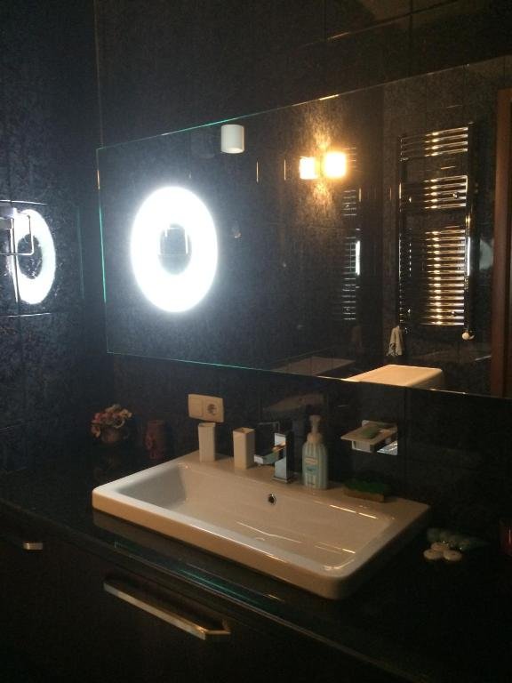 Тбилиси: Modern Apartment In Tbilisi Superior Comfort