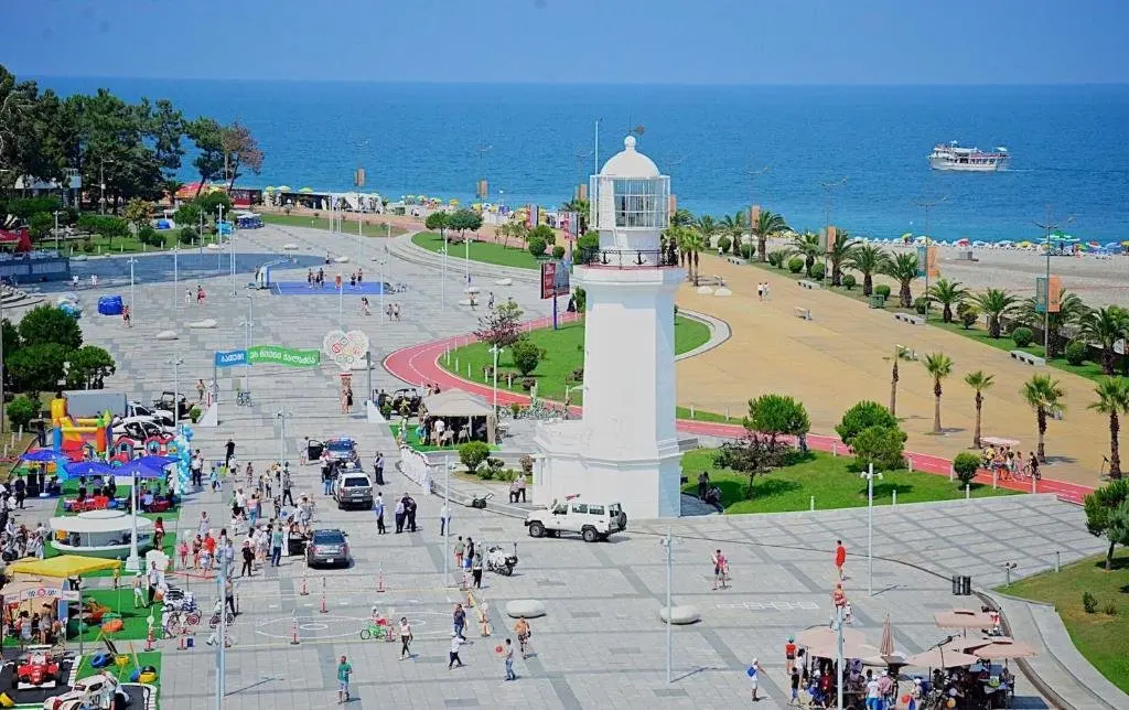 Батуми: 3 bedroom apartment completely -Best Vacation in Batumi