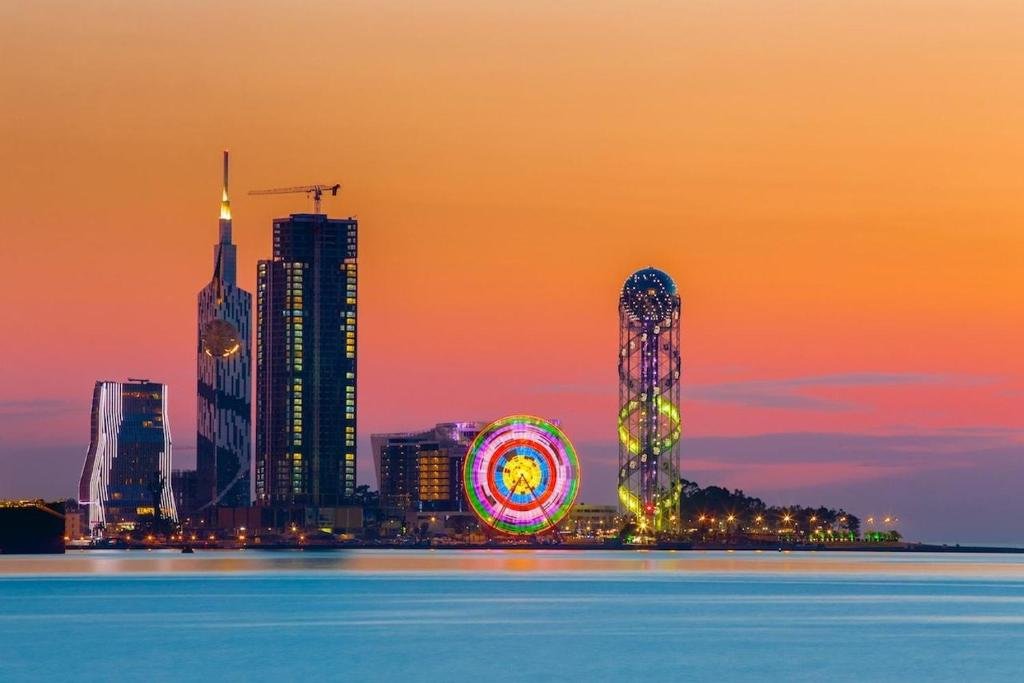 Батуми: 3 bedroom apartment completely -Best Vacation in Batumi