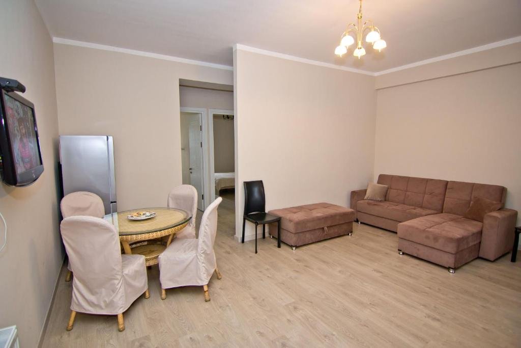 Батуми: Lala's Place1