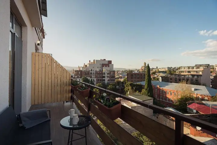 Тбилиси: Metekhi Residence 1