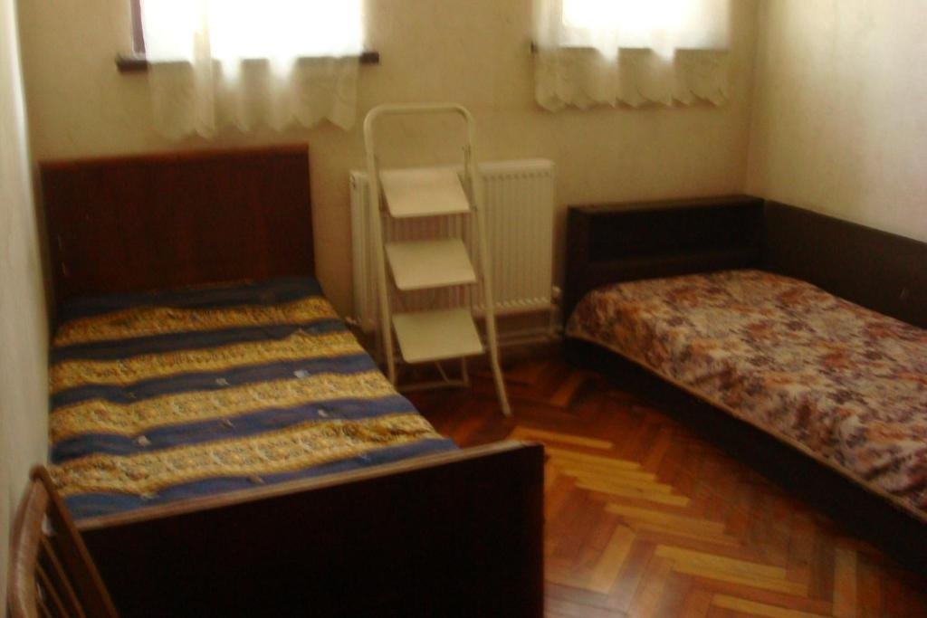 Тбилиси: Korneli Kekelidze 8