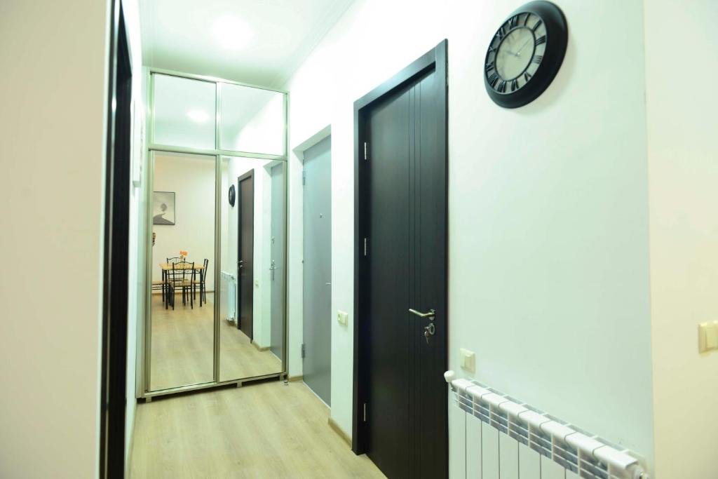Тбилиси: Metekhi Apartments19
