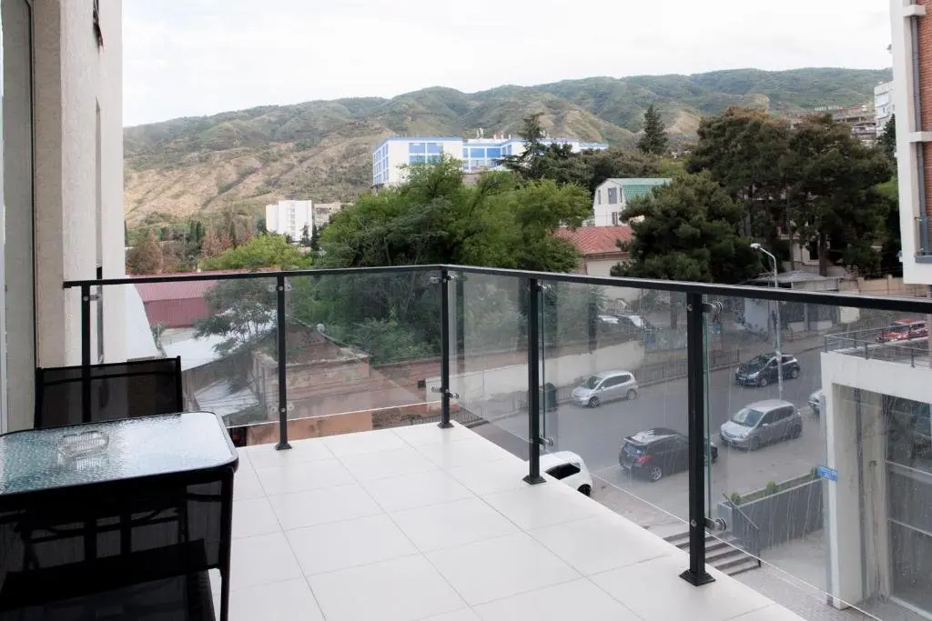 Тбилиси: brand new, bright, 1 bedroom unit, 100 mbps wi-fi.