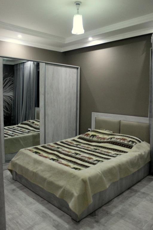 Батуми: apartment with 3 bedrooms, 100 m from the sea