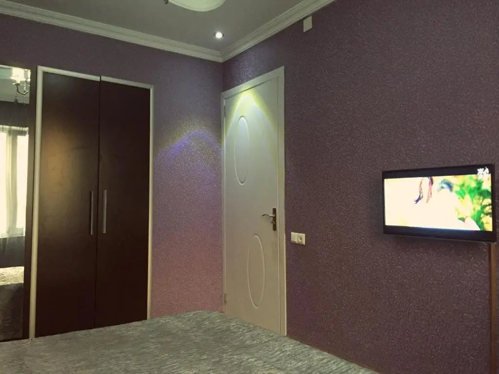 Батуми: apartment with 3 bedrooms, 100 m from the sea