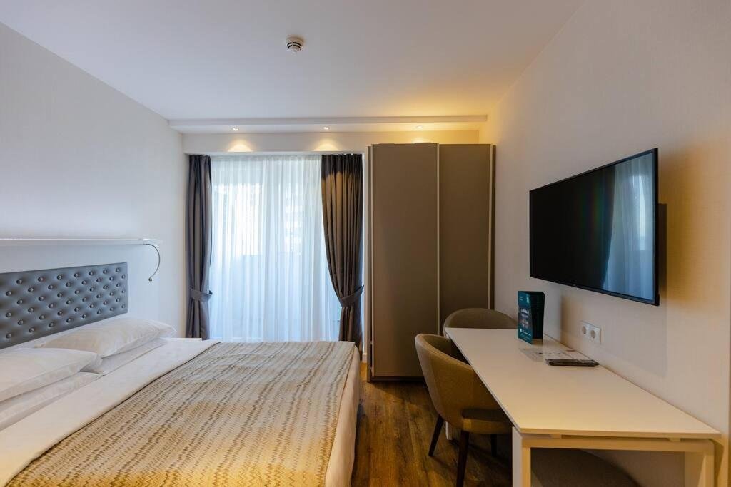 Батуми: bright studio apartment in the heart of batumi