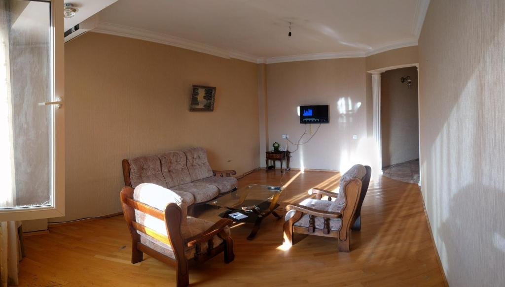 Тбилиси: Merab Aleksidze Street 1 Block 1 Entrance 1 Floor 11 Hause 32