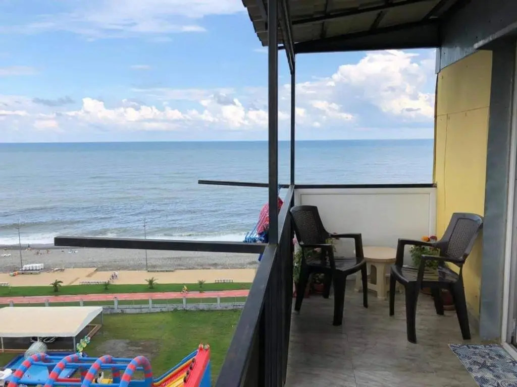 Батуми: apartment with 3 bedrooms with amazing view to black sea beach in old building