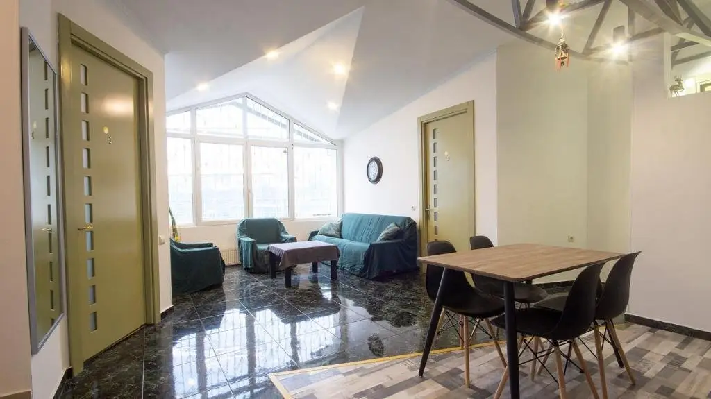 Тбилиси: 4 bedroom apartment on liberty square