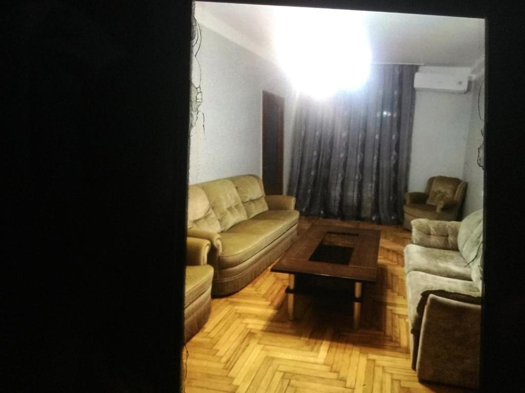 Батуми: Otdix Na More V 5 Min Ot Pliaga. Riadom Kommercheskii Centre, Apteka, Mnojestvo Restoranov, Bulvar. Akva Park.