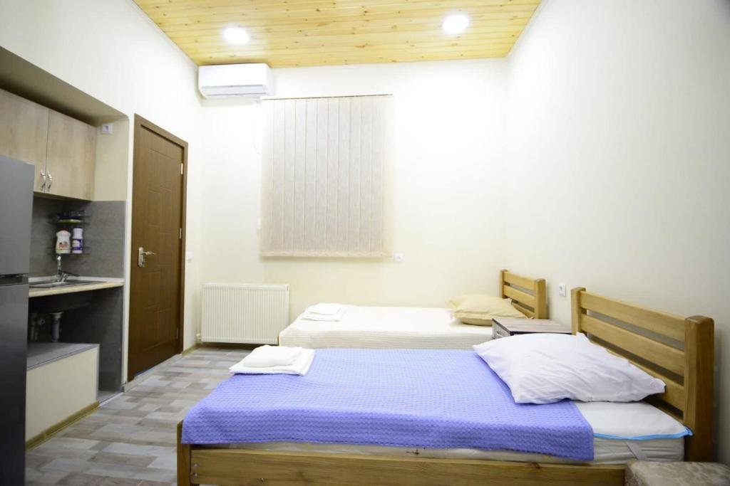 Тбилиси: 2 Bedroom Apartment Behind Opera House