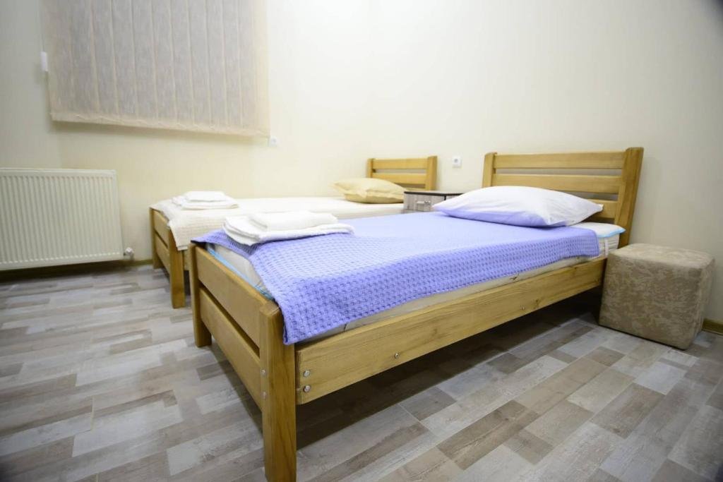 Тбилиси: 2 Bedroom Apartment Behind Opera House