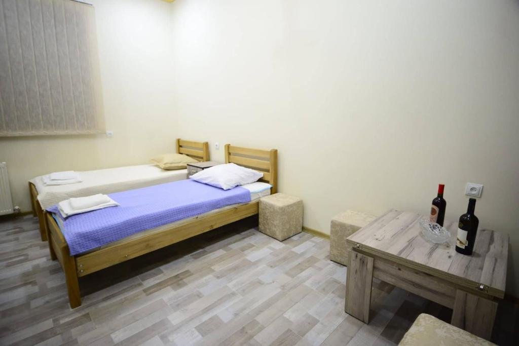 Тбилиси: 2 Bedroom Apartment Behind Opera House