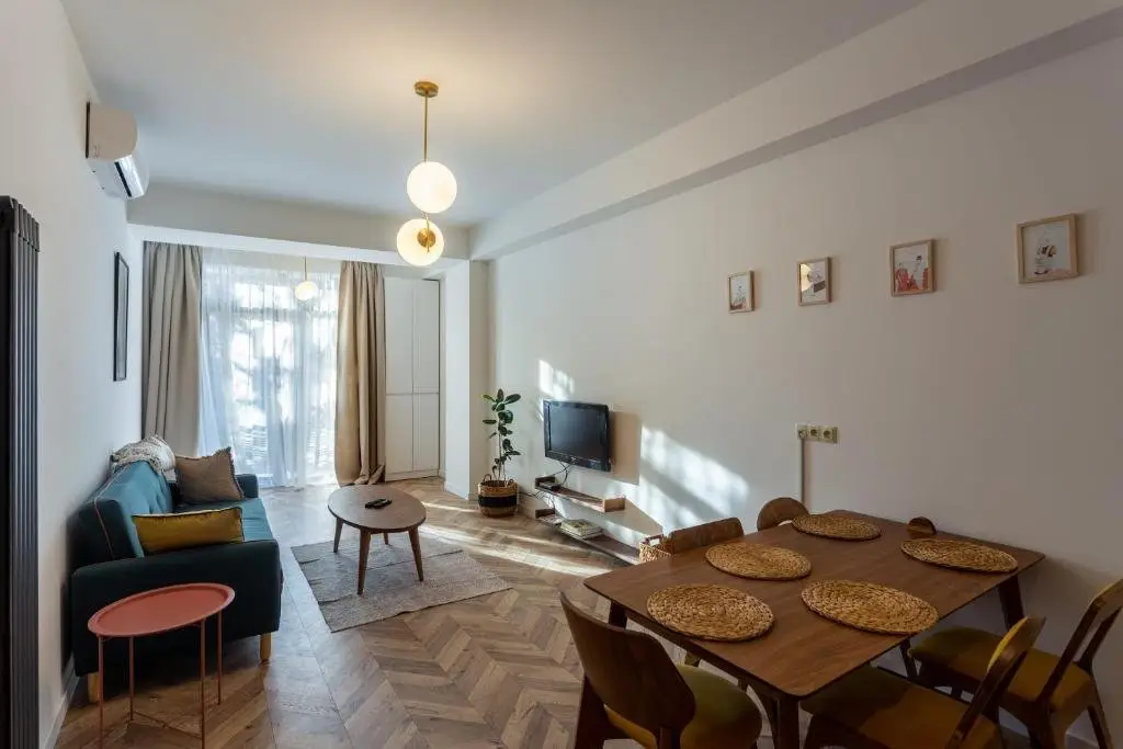 Тбилиси: bright stylish 1br apartment