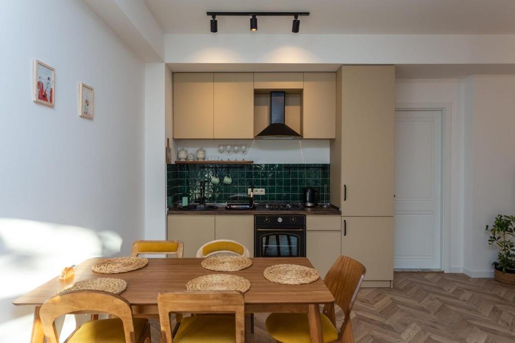 Тбилиси: bright stylish 1br apartment