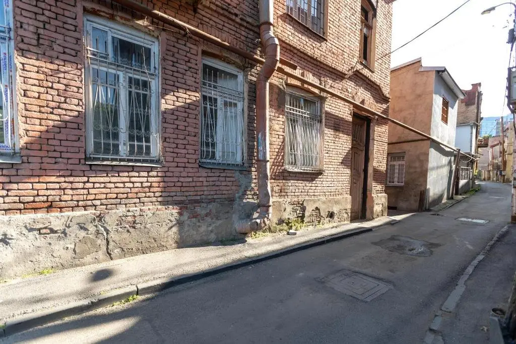 Тбилиси: Apartment on S. Nishnianidze 19