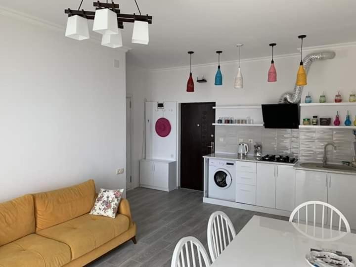 Батуми: Melano's Home