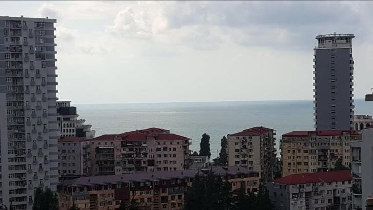 Батуми: Offering One Bedroom Apartment With A Big Balcony With Picturesque View On The Sea. Equipped With Air Conditioning, Free Wifi, Tv Set, Washing Machine, All Kitchen Appliances The Flat Is Situated 200 M From The Sea.