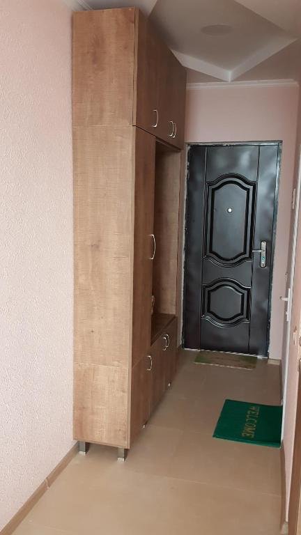 Батуми: Offering One Bedroom Apartment With A Big Balcony With Picturesque View On The Sea. Equipped With Air Conditioning, Free Wifi, Tv Set, Washing Machine, All Kitchen Appliances The Flat Is Situated 200 M From The Sea.