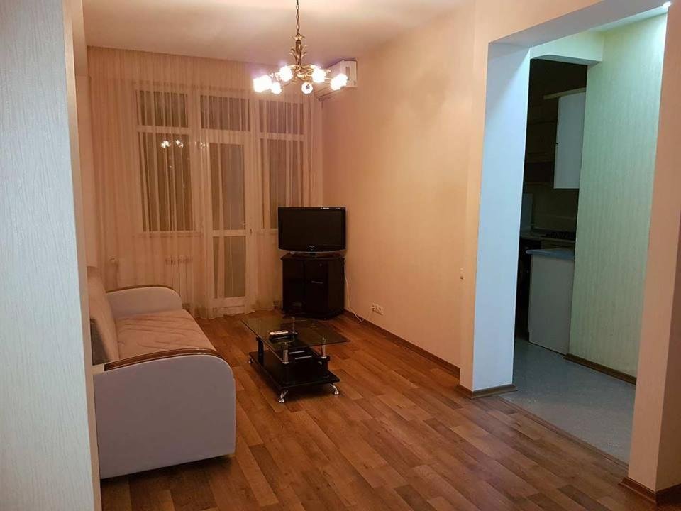 Батуми: Apartment on Vakhtang Gorgasali 74