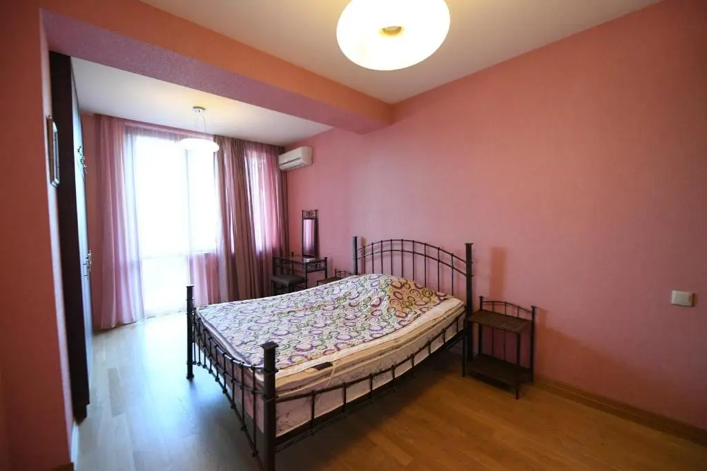 Тбилиси: Bright Apartment on Uznadze 2