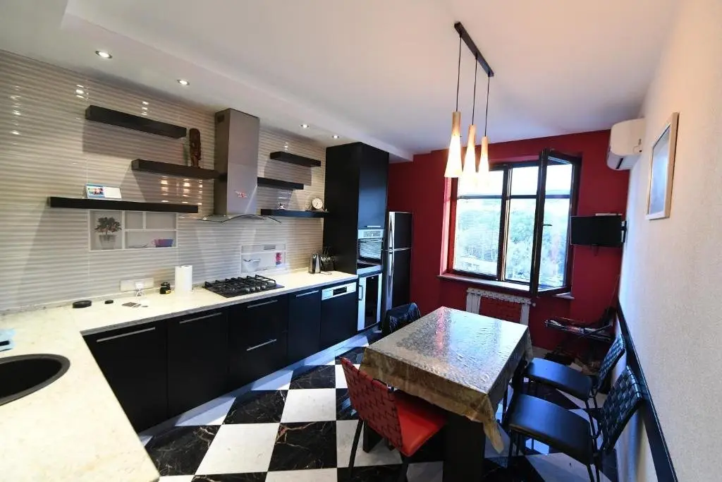 Тбилиси: Bright Apartment on Uznadze 2