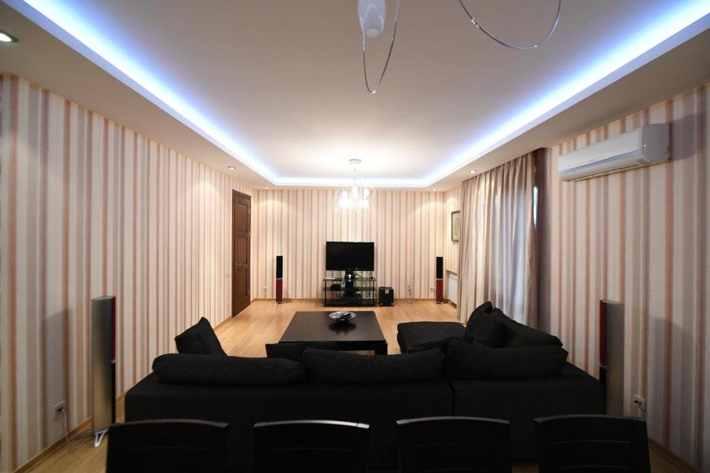 Тбилиси: Bright Apartment on Uznadze 2