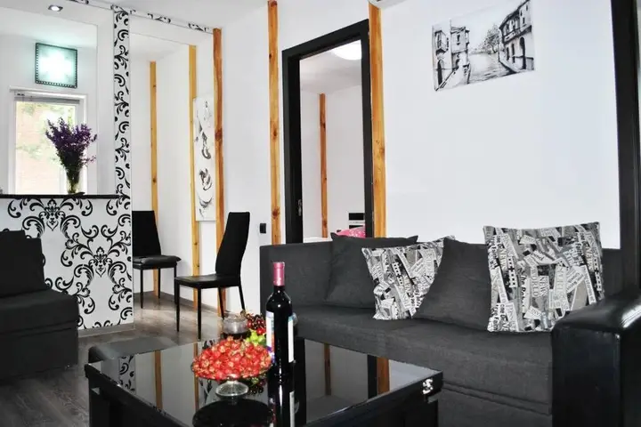 Тбилиси: Lev Tolstoy, Plexanovi Apartment N11