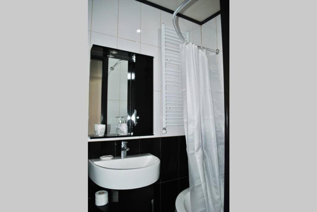 Тбилиси: Lev Tolstoy, Plexanovi Apartment N11