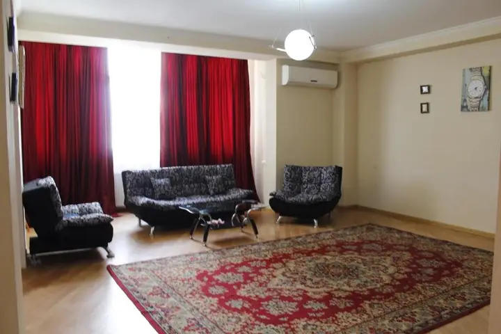 Тбилиси: Apartment on Sulkhan Tsintsadze 45