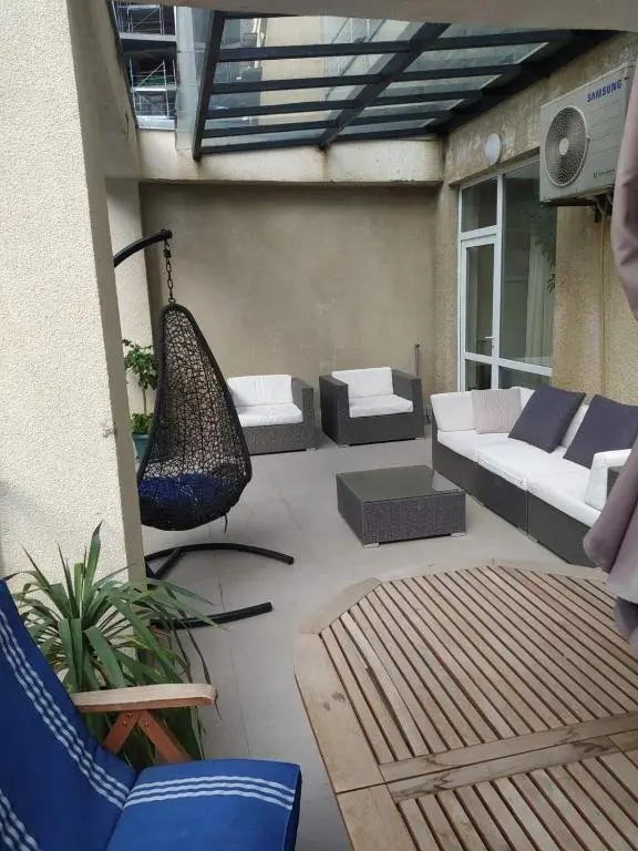 Тбилиси: Lovely -80m2 - 1 bedroom Apartment