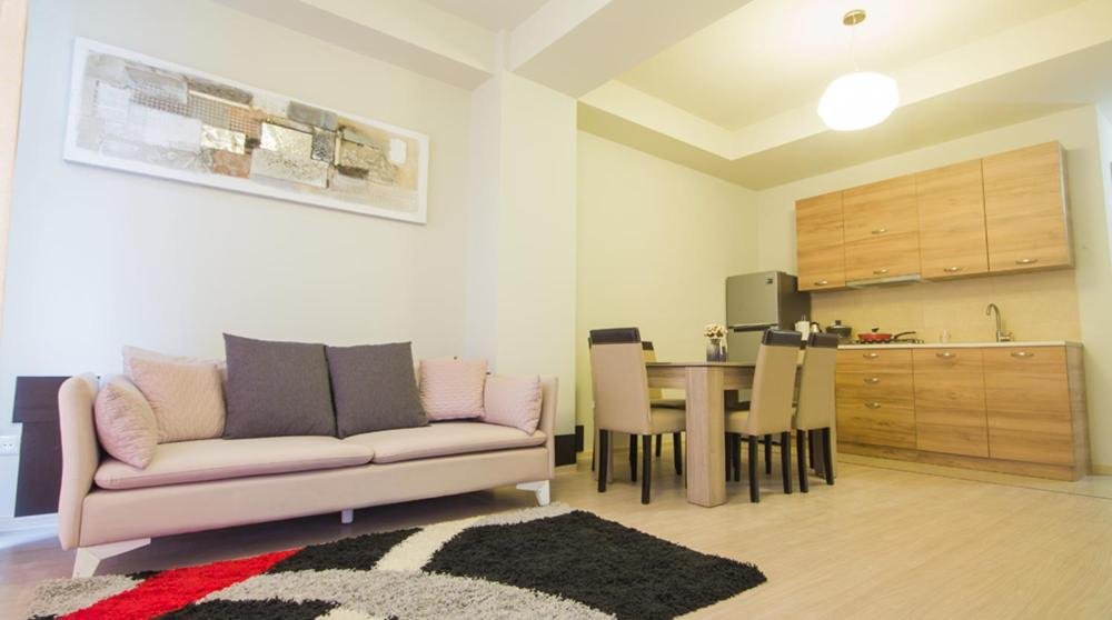 Тбилиси: Lovely -80m2 - 1 bedroom Apartment