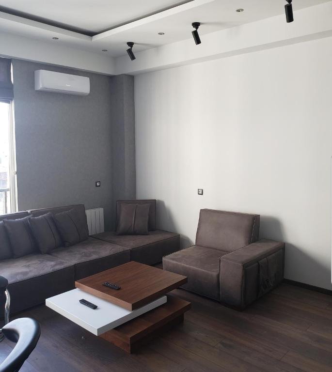 Тбилиси: Luxurious Bright Flat With 10Th Floor View In Center Of City Vake