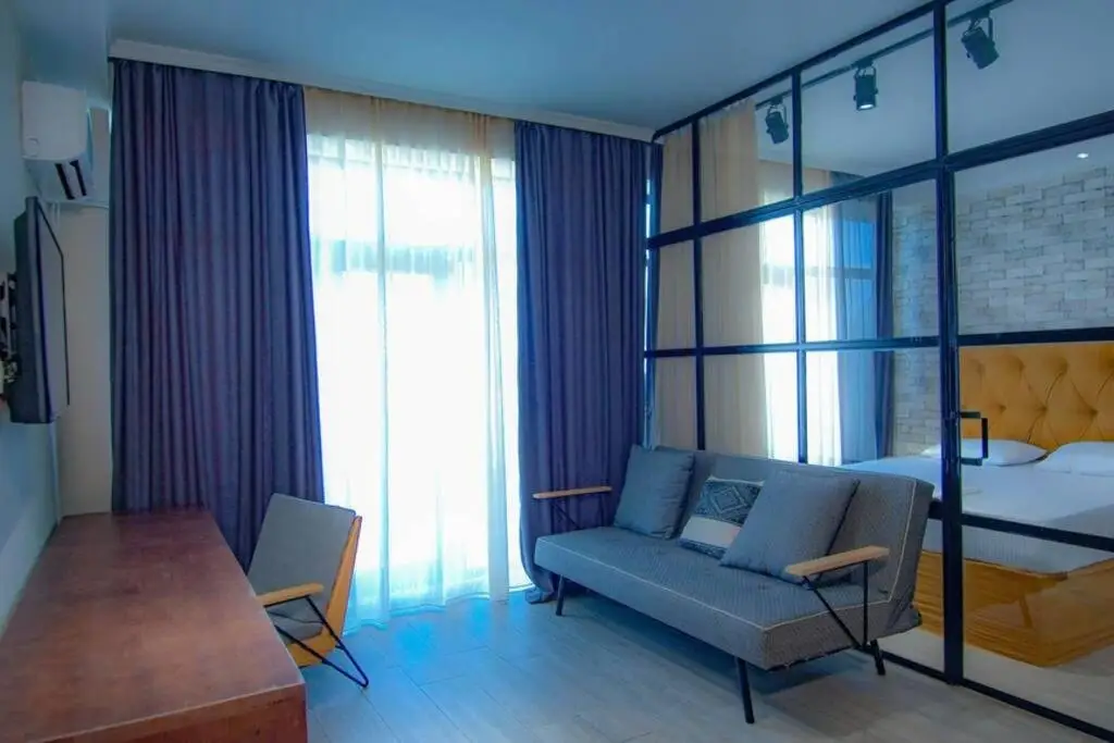 Батуми: Hotel Roshe- apartment 405