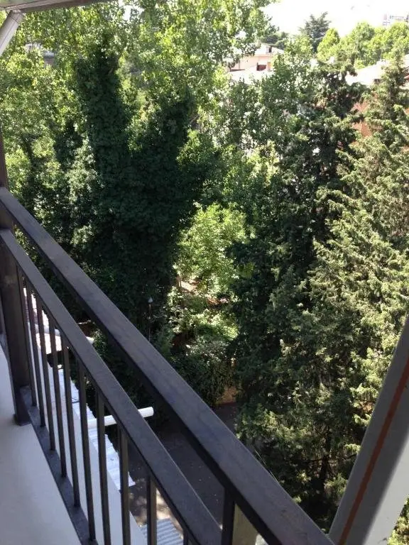 Тбилиси: Apartment on Abashidze 14a