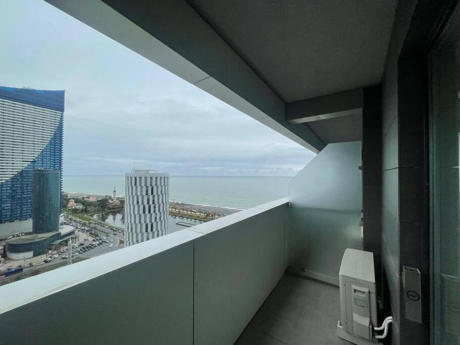 Батуми: Leo Group Luxury Apartment 18-32 Alliance Palace