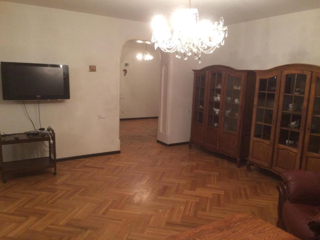 Тбилиси: Apartment Nutsubidze 77/b