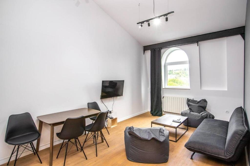 Тбилиси: Mezzanine Style Apt. With Breathtaking Views