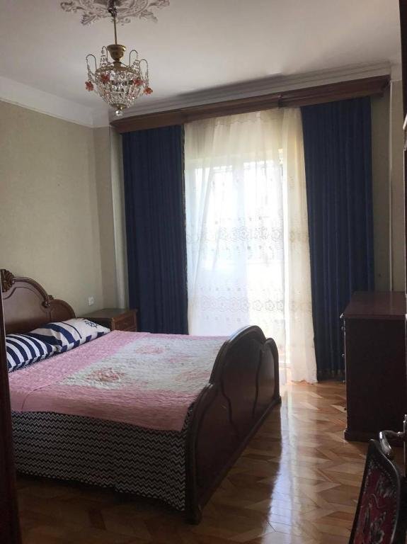 Батуми: Apartment on Griboedova 28