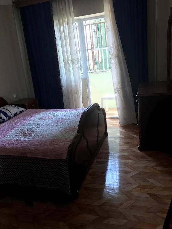 Батуми: Apartment on Griboedova 28