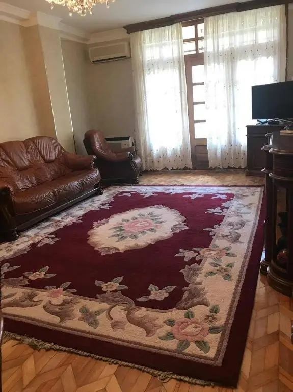 Батуми: Apartment on Griboedova 28